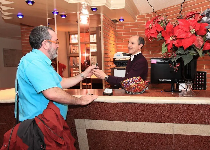 ホテル Castellane 2*